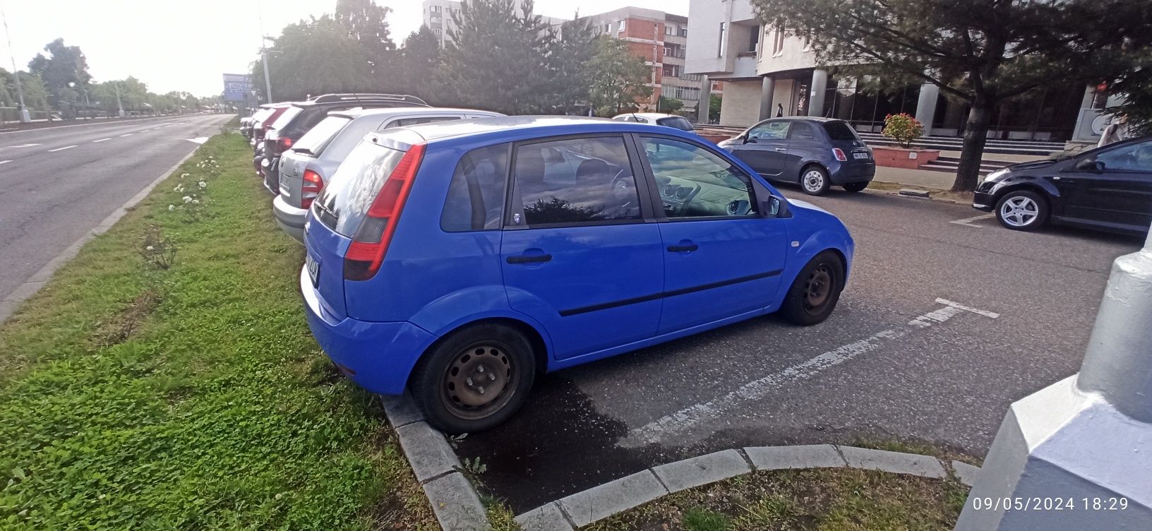 Ford Fiesta Ghia 2002 inmatriculat si in stare perfecta de functionare