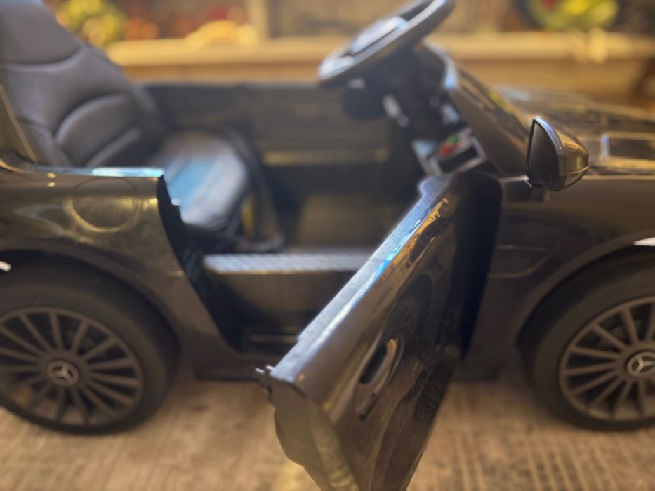 Акумулаторна кола Mercedes Benz AMG GTR, 12V с меки гуми и кож.седалка