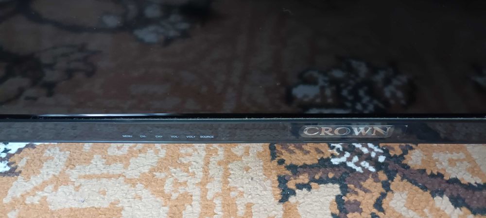 Телевизор Crown 40T21100B, 40"(101.6cm) - за ремонт или за части