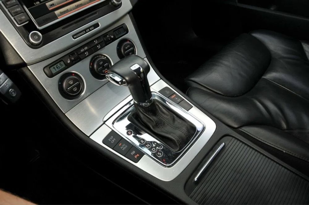 Vand passat B6 2010/Parcheaza singura/Automata/Xenon/Line assist/ACC