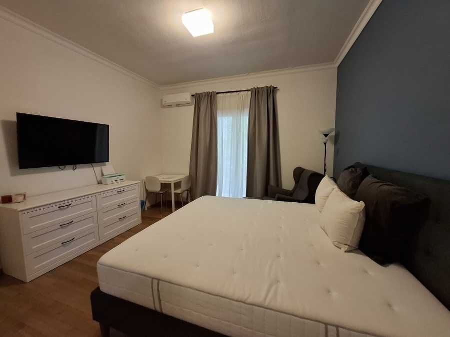 Дава се под наем Двустаен апартамент в София, Център - 70 кв.м за 407.49 € - Снимка #2