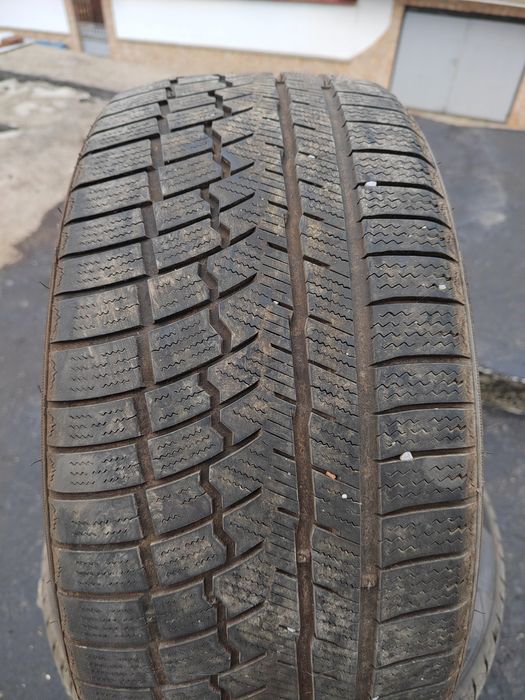 Зимни гуми 225/40 R18   92V XL M+L 4броя