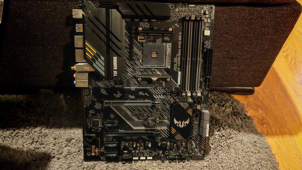 ASUS TUF Gaming B550-PLUS WIFI II + RYZEN 5 5600X 6-Core (4.6 GHz )