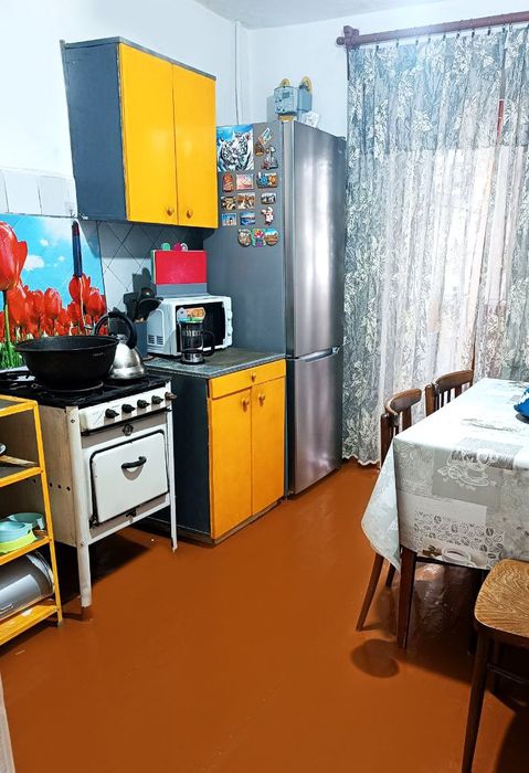 Продаётся своя 3-х комнатная квартира в районе Дворца химиков.