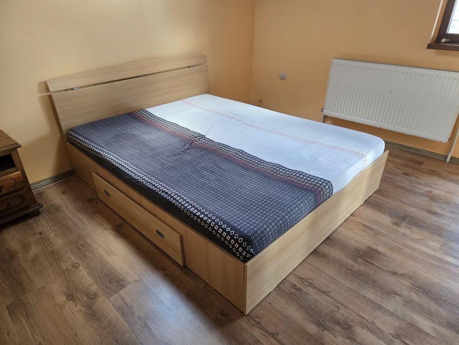 Mobila dormitor pat si 2 dulapuri