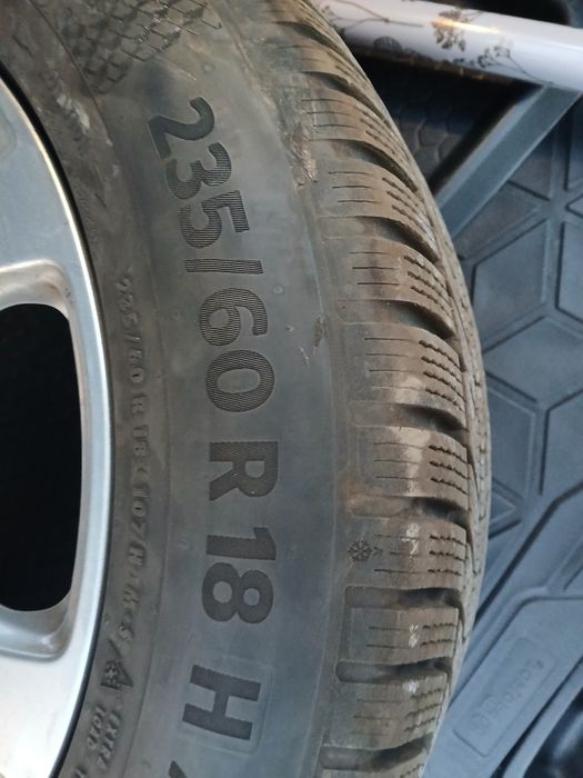Vând anvelopa cauciuc 235.60r18 Continental