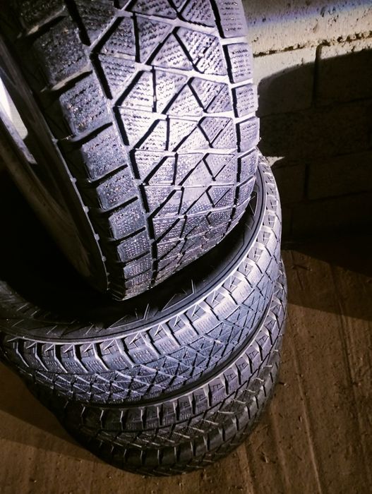 Продам шины зимние бриджстоун