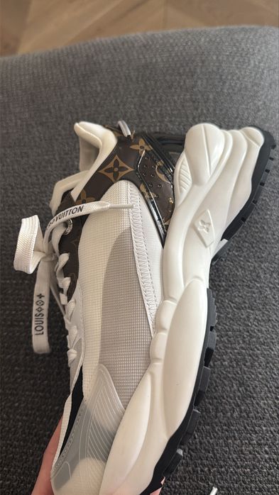 Обувки Louis Vuitton.   .