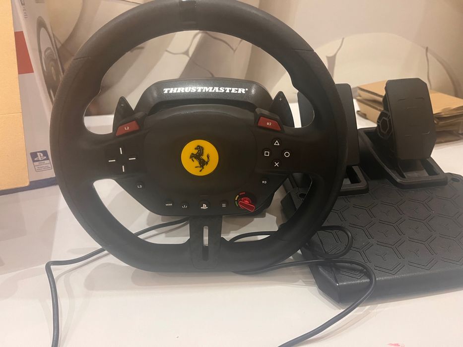 Чисто нов волан Ferrarı с педали