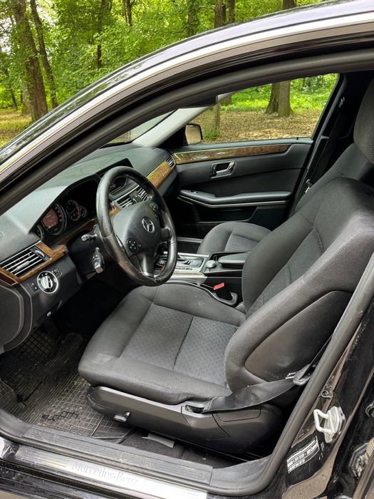 Vând Mercedes E class 2010
