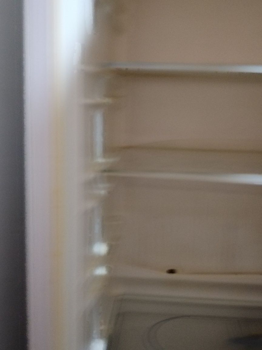 Frigider Whirlpool