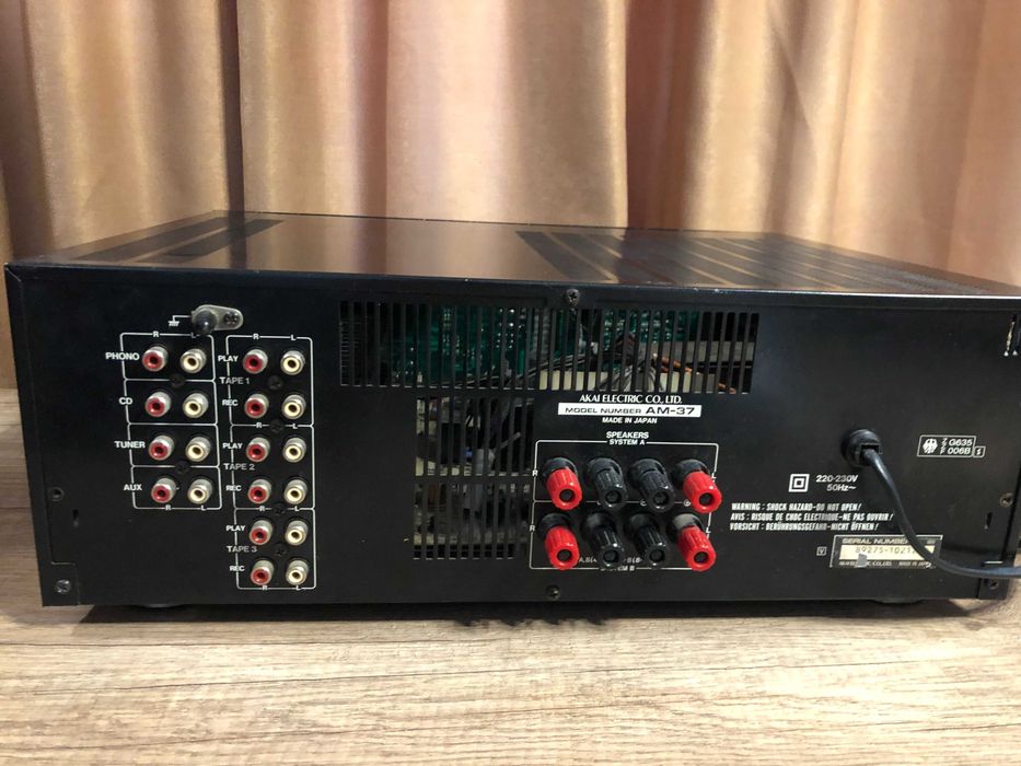 Akai AM 37 amplificator, statie