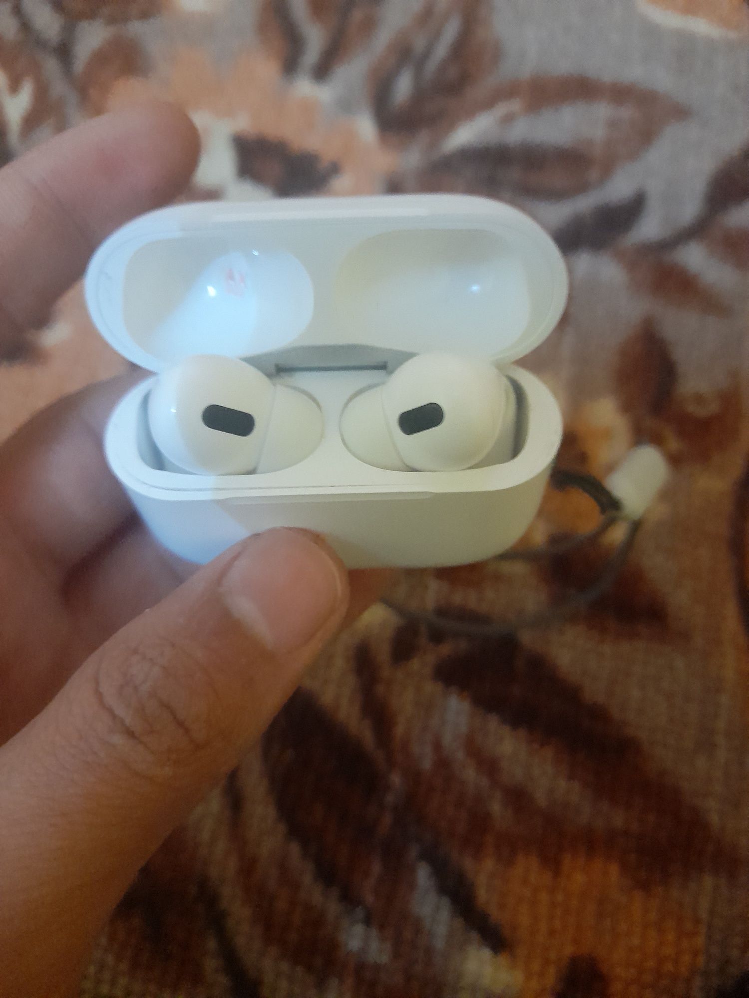 Airpods pro  2    1:1  yangi  ishlashlari  zõr