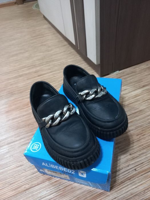 Продам обувь на девочку из натуральной кожи 31 размер