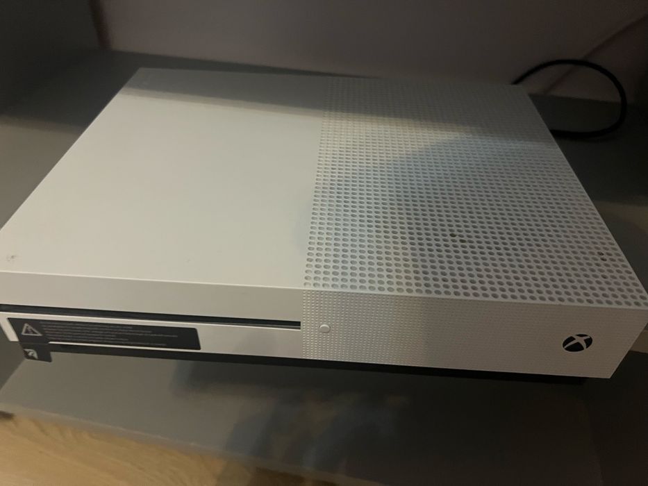 Xbox one s 500GB!!!In stare foarte buna
