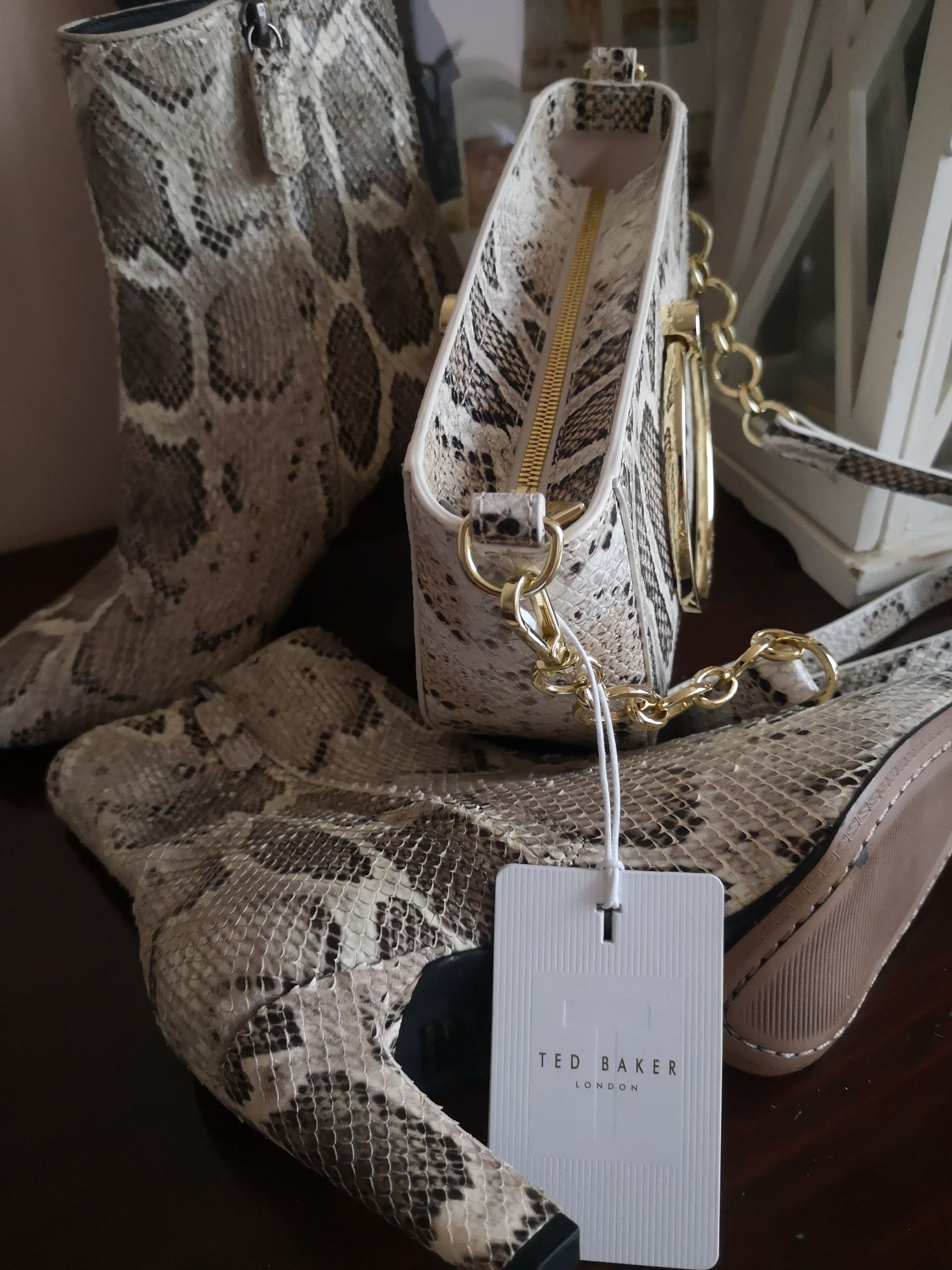 Нова с етикет чанта Ted Baker с противопрахова торба