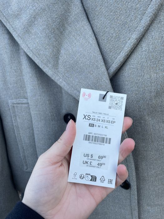 Zara късо палто/ XS размер/ чисто ново!