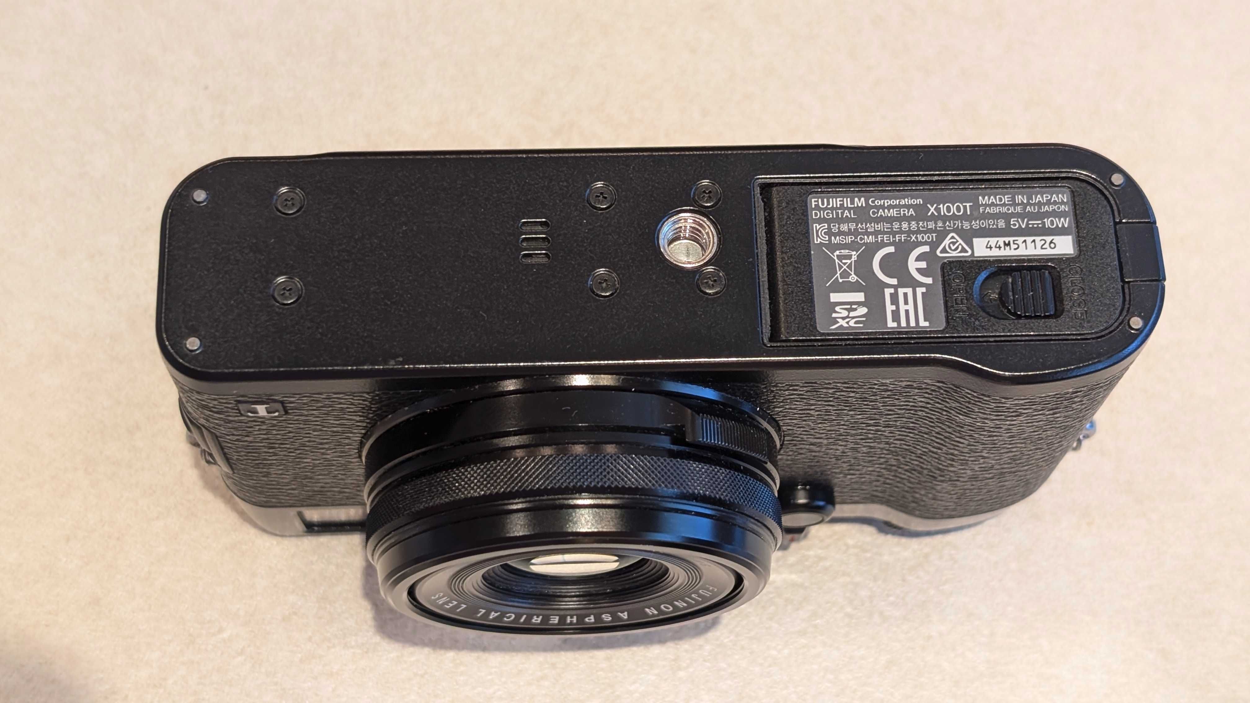 FUJIFILM X-100T комплект камера и аксесоари
