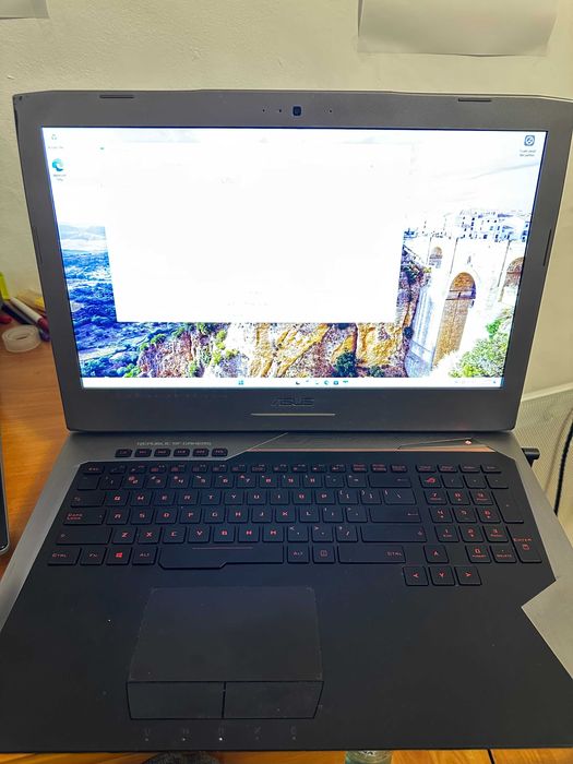 Laptop ASUS ROG 752VT 17.3'  i7 6700HQ 16GB 256gb M.2