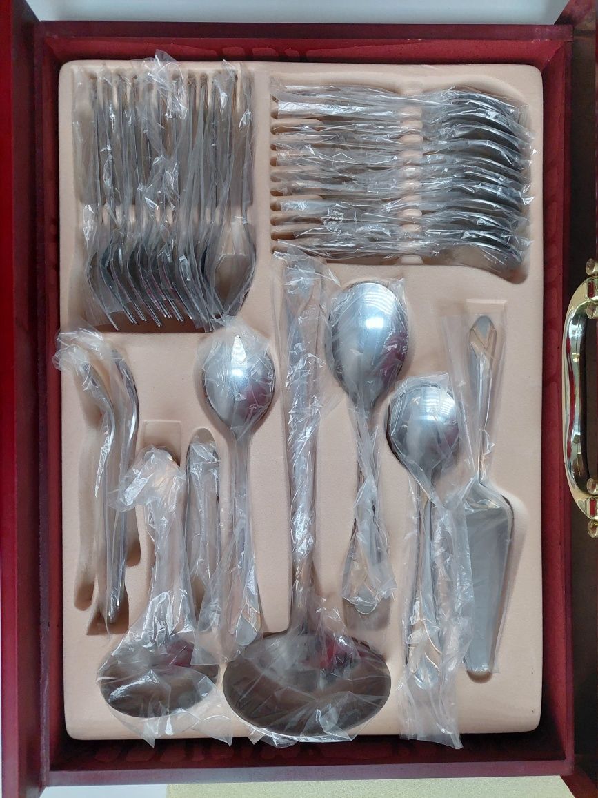 Set tacâmuri inox 12 persoane, în cutie din lemn, cu sertar, NOU