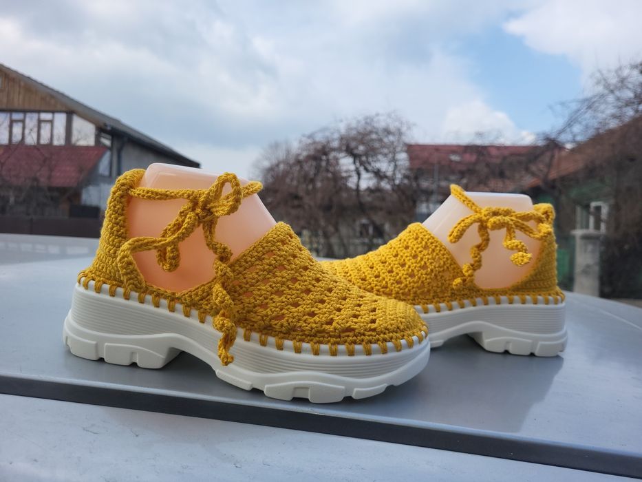Pantofi crosetati galbeni
