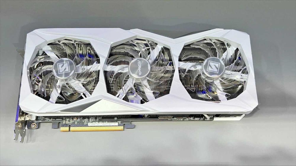 Чисто НОВА Radeon RX 7700 XT ASRock Steel Legend 12GB OC White