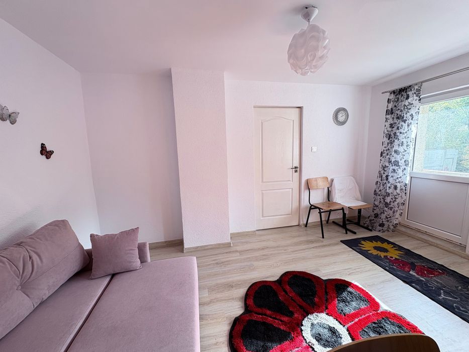 Vand Garsoniera, etajul 1 cu Balcon , Uricani