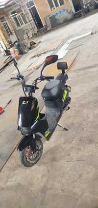 Elektro skuter f1