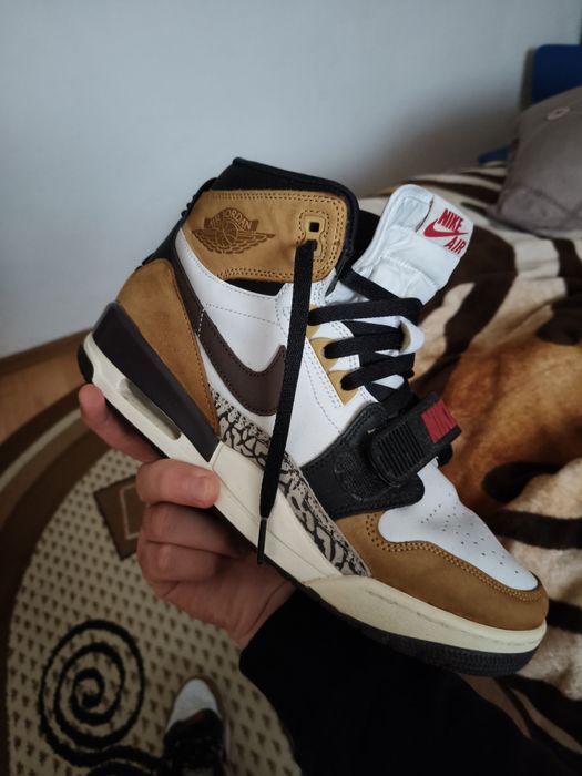 Vând Jordan legacy 312 mid