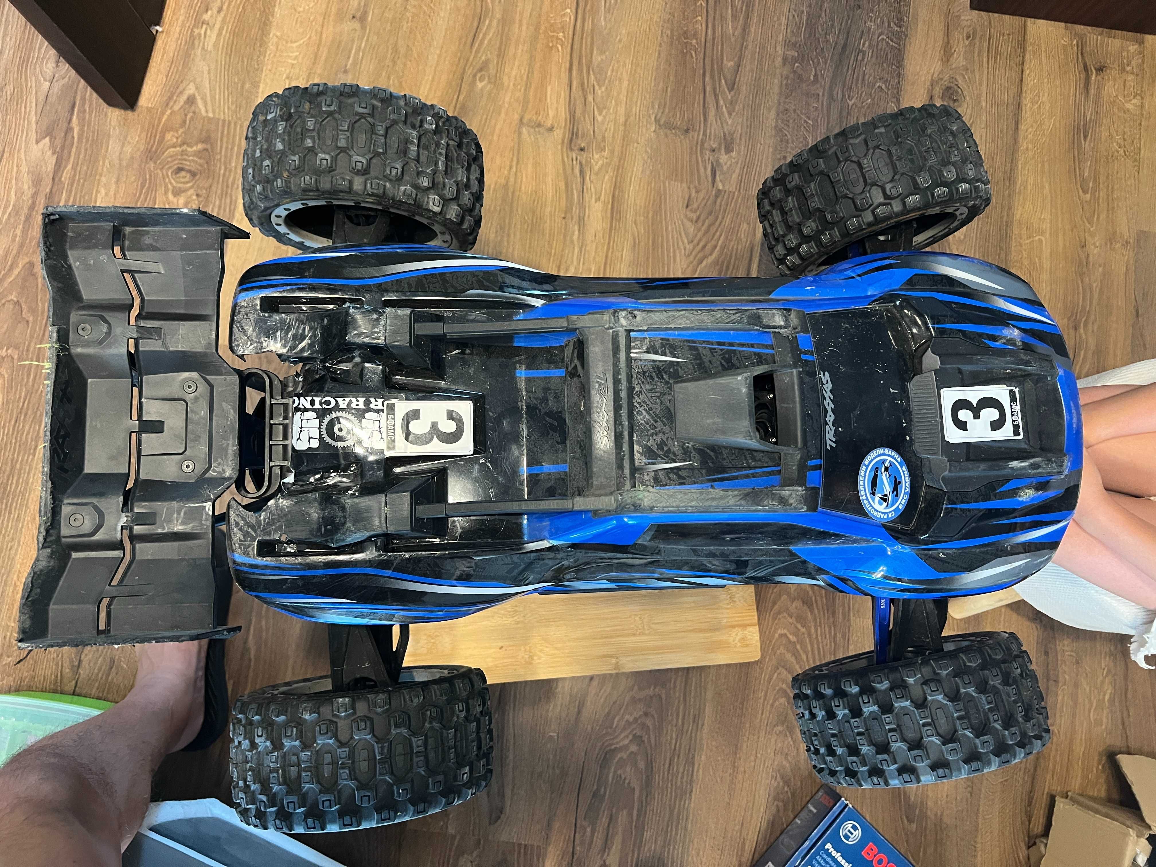 Traxxas XRT-8S (изцяло ъпгрейднат), с 2 апаратури и куп резервни части