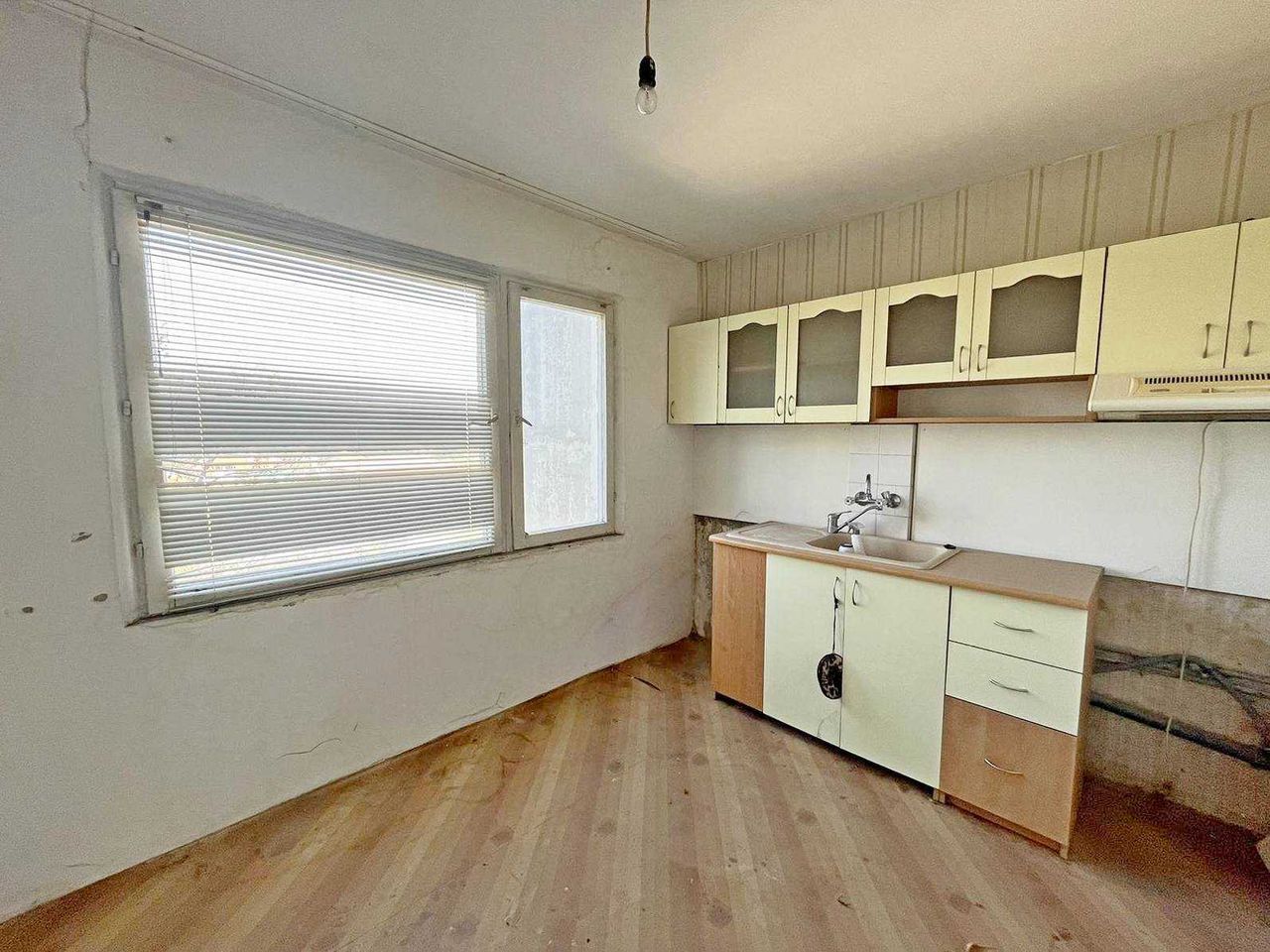 Продава се Тристаен апартамент в Русе, Родина 3 - 89 кв.м за 1068 €/кв.м - Снимка #4