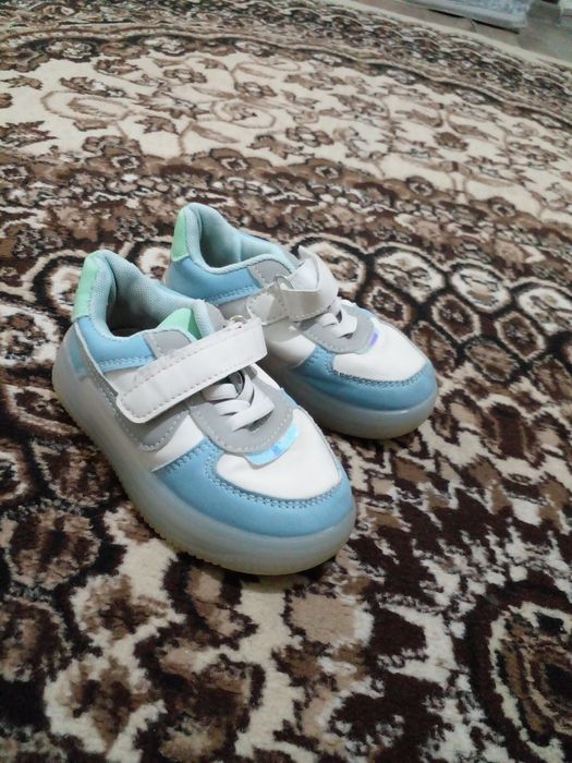 Продается обувь в отличном состояние