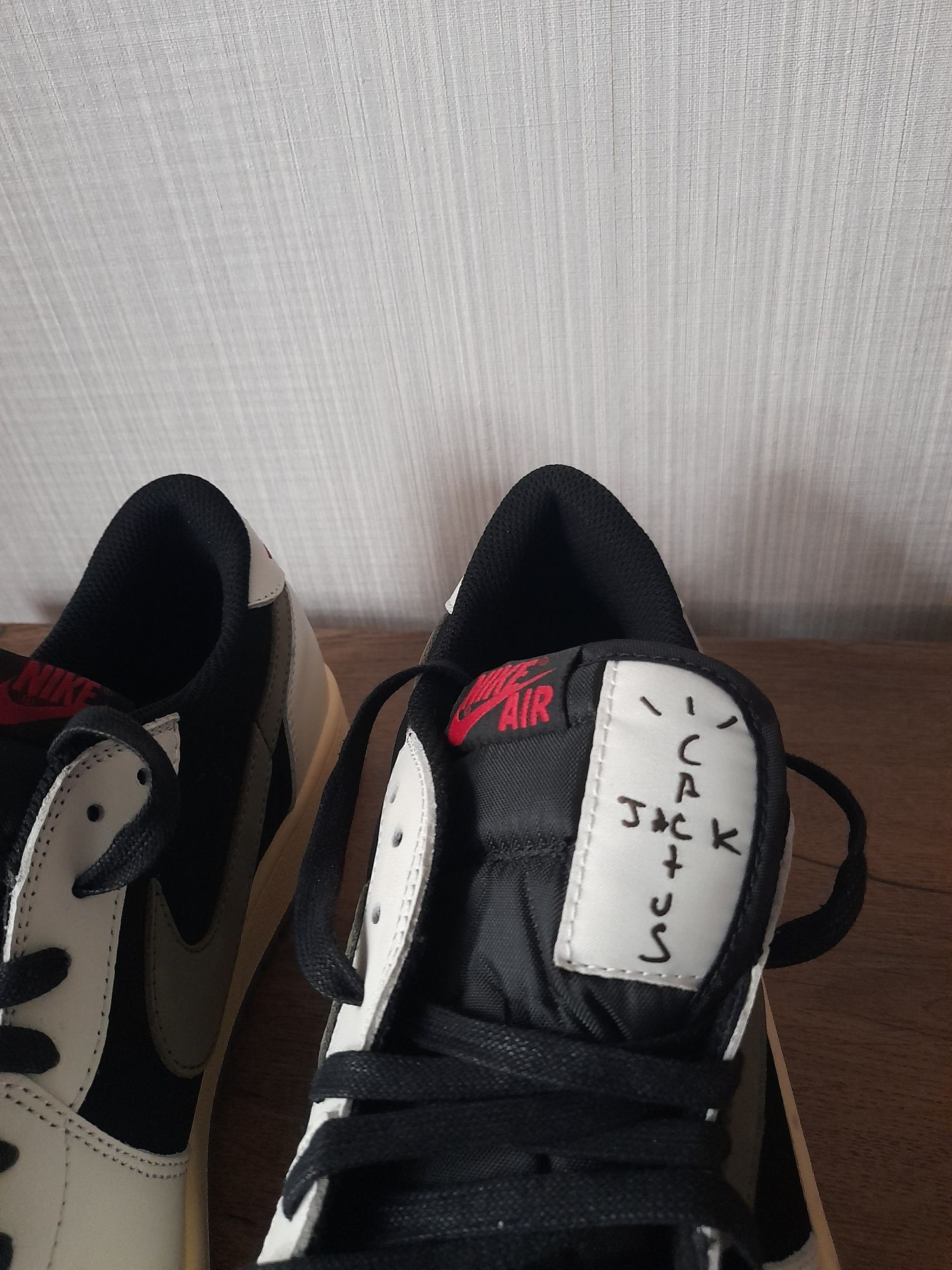 Jordan Retro Travis Scott кецове 47.5 номер.