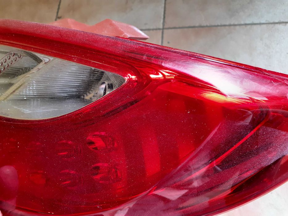 стоп заден десен за Мазда 2 леко спукан