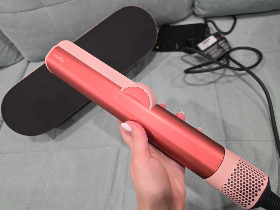 Dyson Airstrait HT01 Strawberry Bronze in cutie inca 14 luni garantie