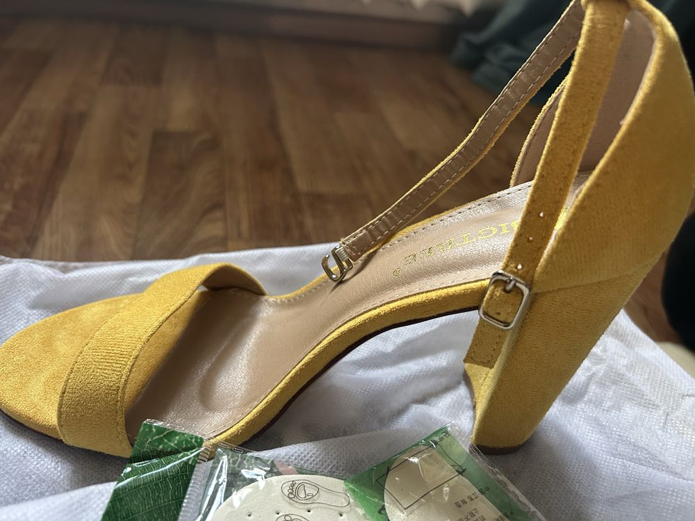 Продам босоножки абсолютно новые