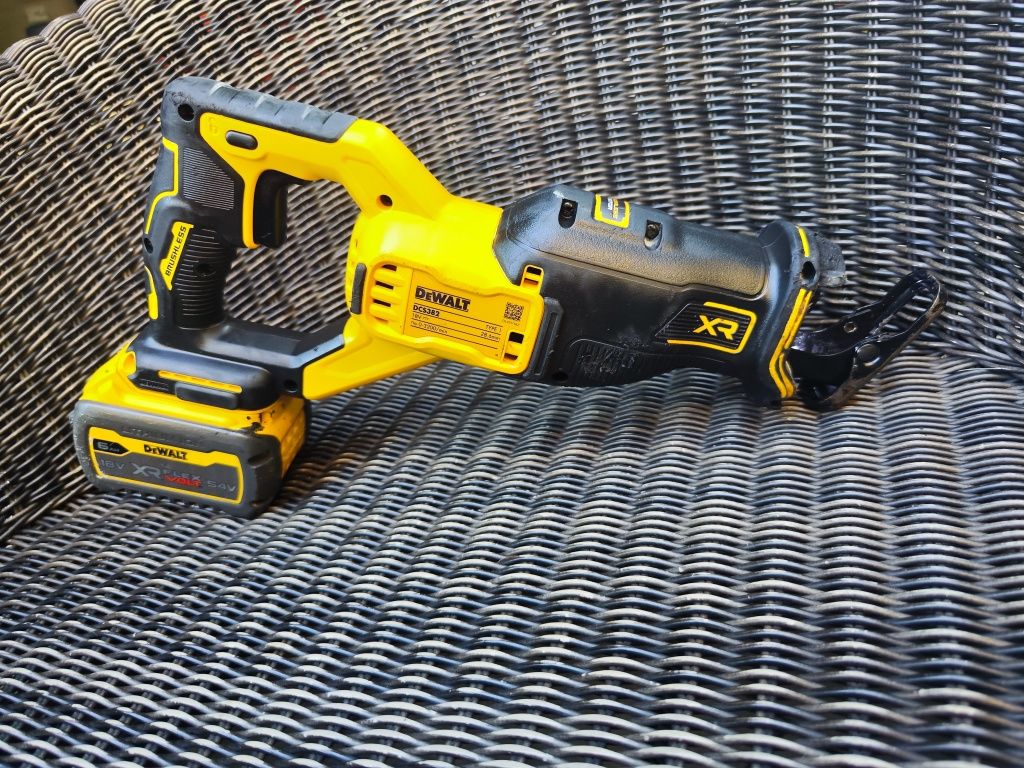 Fierăstrău sabie DeWalt DCS382 XR 6 amperi