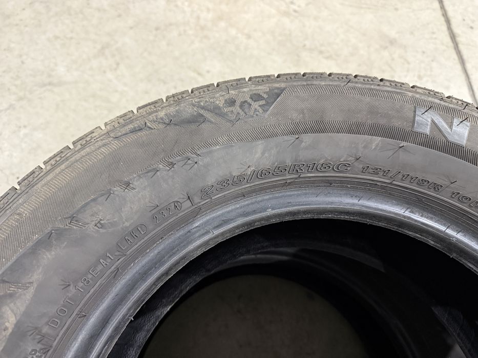 2бр. КАТО НОВИ Товарни Зимни Гуми 235/65R/16C -NEXEN- DOT:2324- 9.6мм.