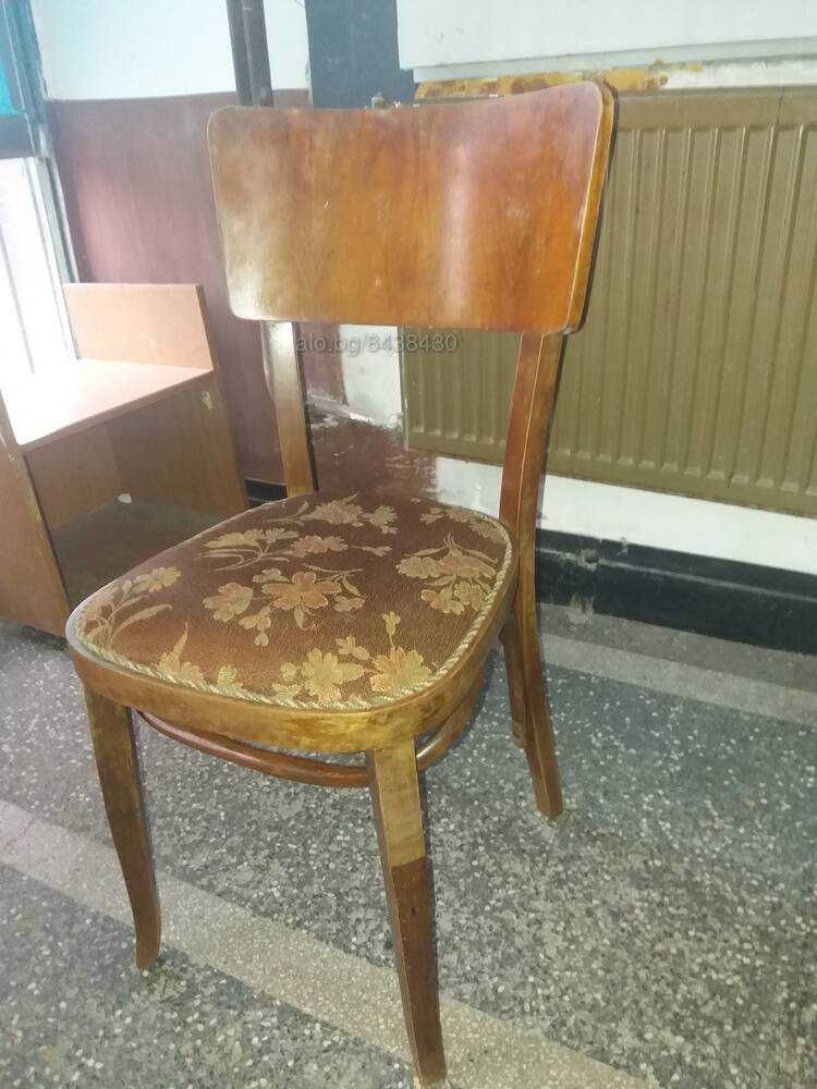 Продавам 5 броя дървени трапезни столове-София Западен парк