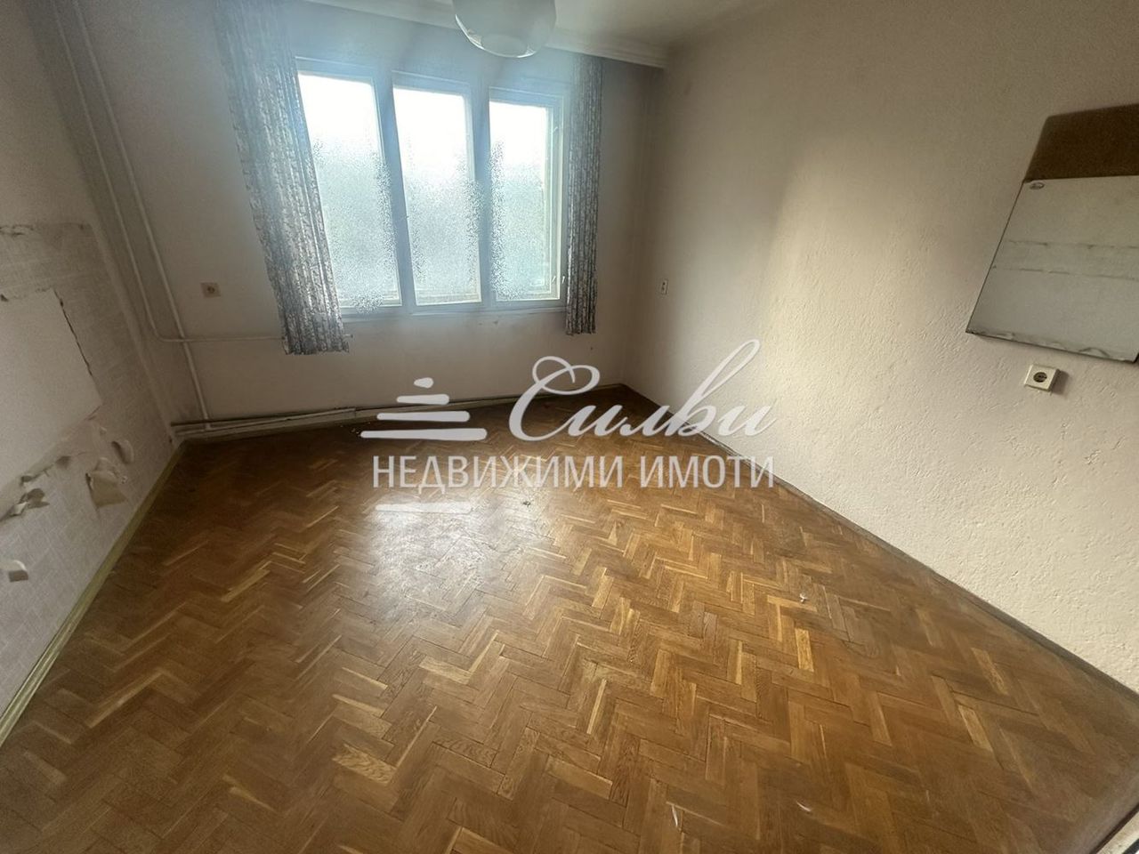 Продава се Многостаен апартамент в Шумен, Болницата - 111 кв.м за 1126 €/кв.м - Снимка #2