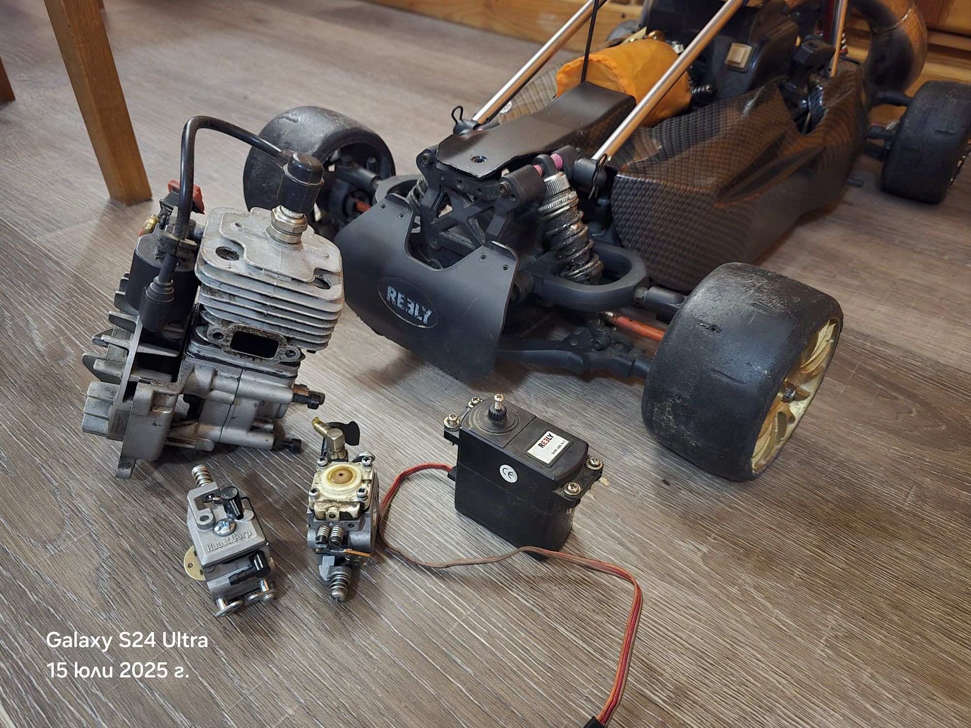 1/5 Reely Carbon Fighter Pro 4x4 RC + още един модел