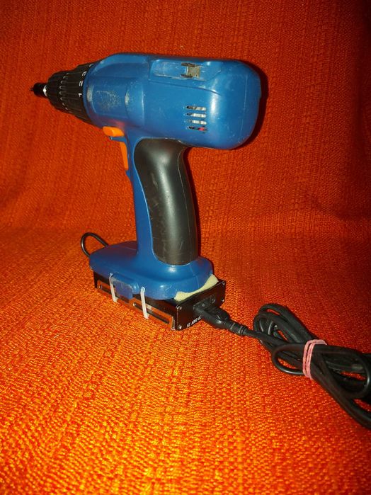 Bormasina --- Masina de gaurit si insurubat, 220 V