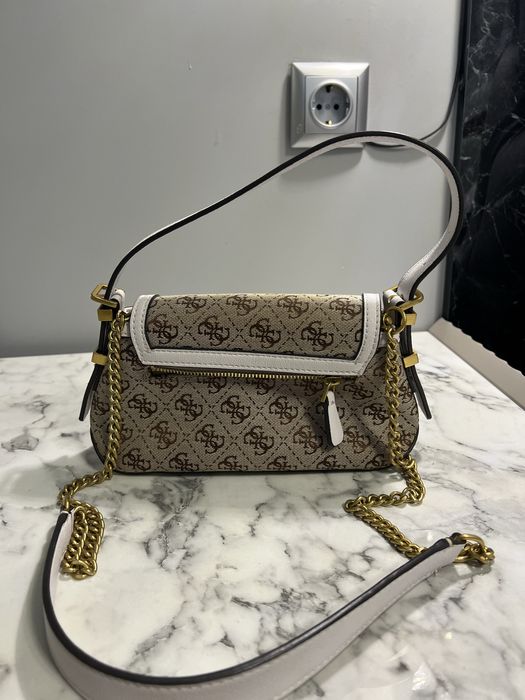 Топ оферта за оригинална чанта GUESS