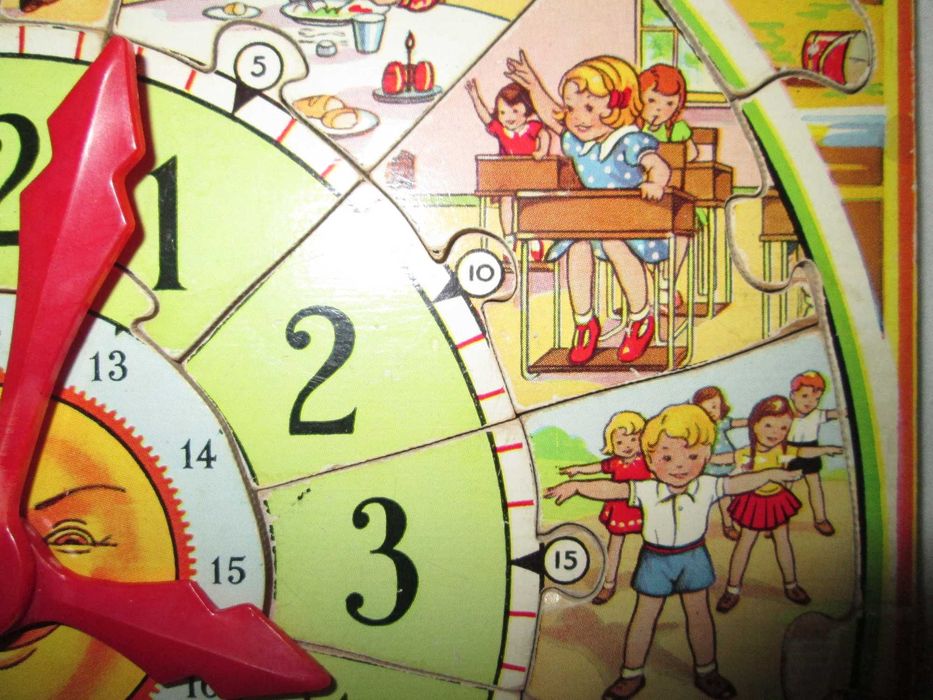 Дървен пъзел часовник