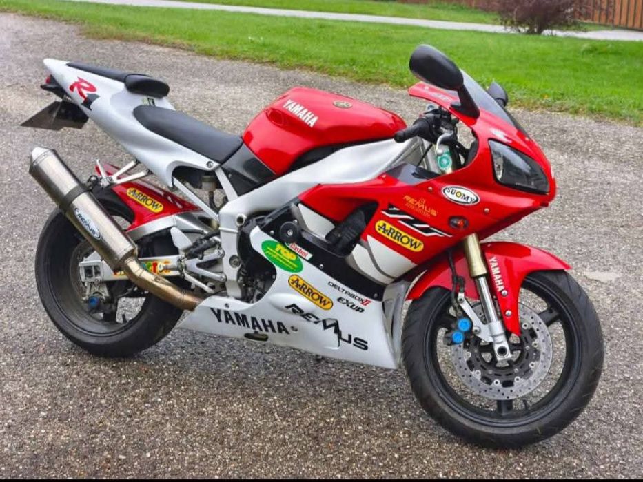 Motocicleta Yamaha izf R1