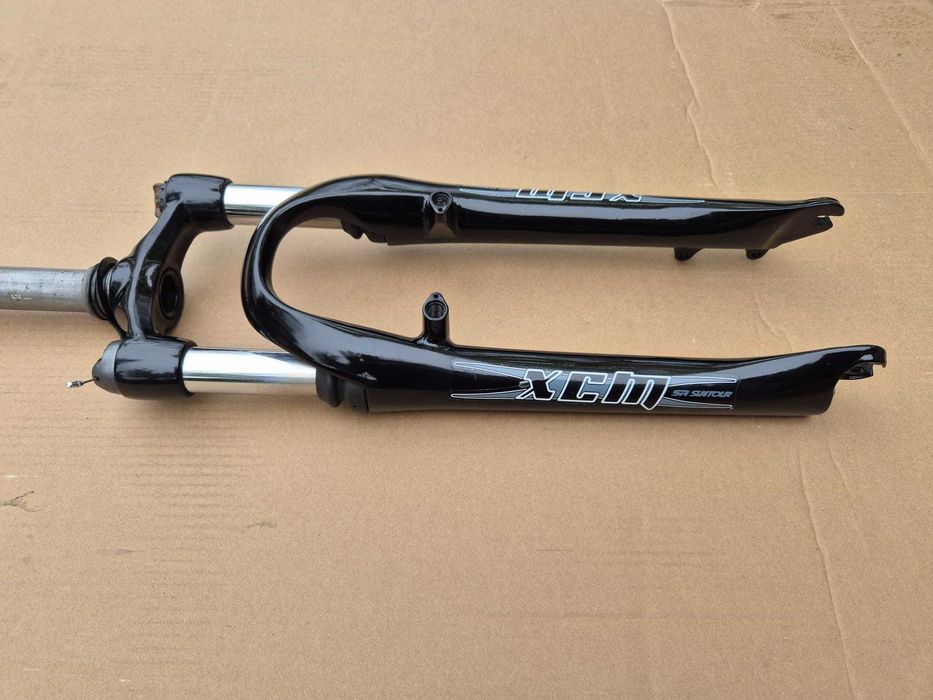 Furca SunTour XCM , sistem blocare pop-lock, 26 inch