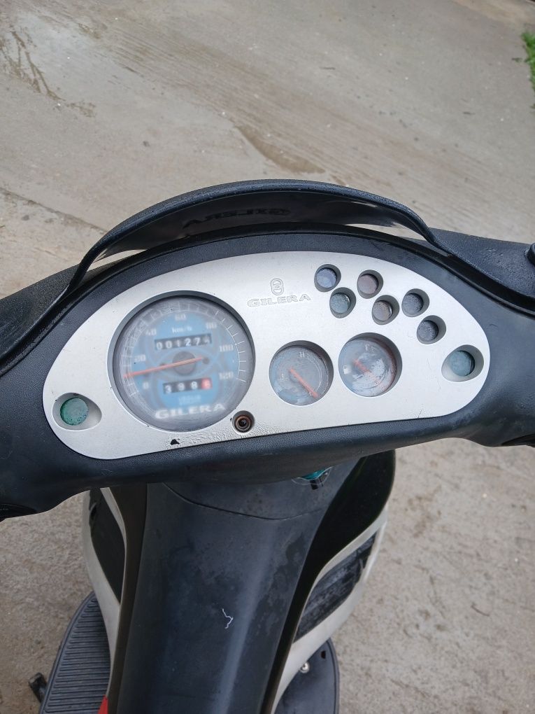Vând scuter Gilera rumen 49cc