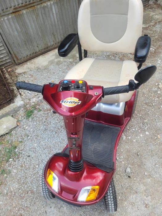 Електрически скутер подхидящ за възрастни хора и инвалиди