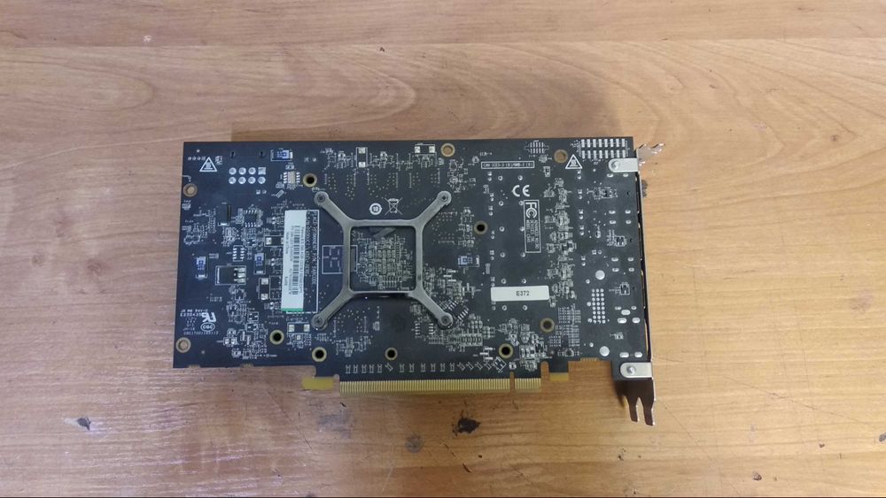 Две видеокарты RX 580 4 Гб и Radeon R9 390 8 Гб на запчасти