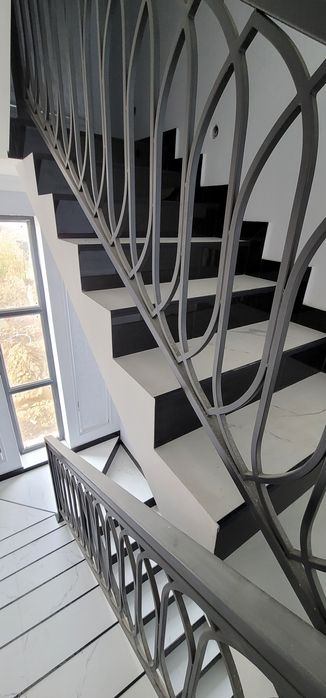 Коттеджей дом, подключ, гараж 1+1